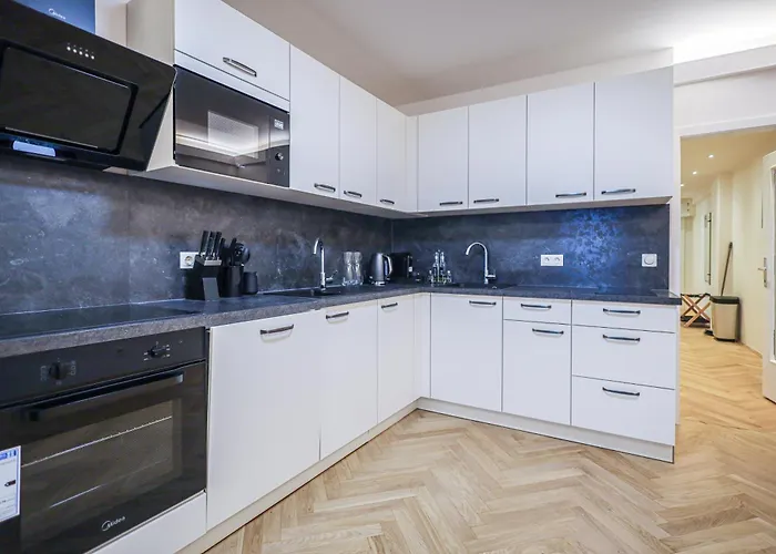 3 Bdr - Serenity, Right Near Vienna's Old Apartament